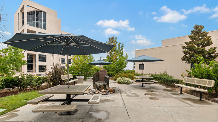 Relaxing outdoor garden for patients and their loved ones